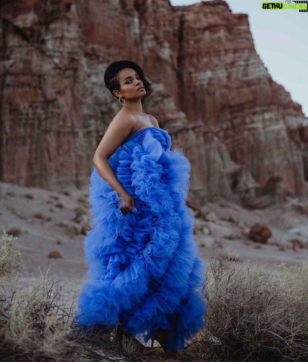 Kyla Pratt Instagram - 🦋 @my71mag Photographer @sheriangles Makeup @tanyatellomua Hair @jtouch Stylist @style_by_cora Video @annaleamende / @originfilmproductions Dress @aversano_designs Earrings @eastandeighties