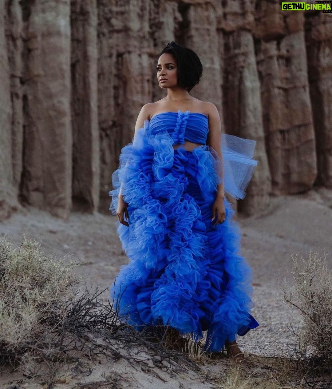 Kyla Pratt Instagram - 🦋 @my71mag Photographer @sheriangles Makeup @tanyatellomua Hair @jtouch Stylist @style_by_cora Video @annaleamende / @originfilmproductions Dress @aversano_designs Earrings @eastandeighties