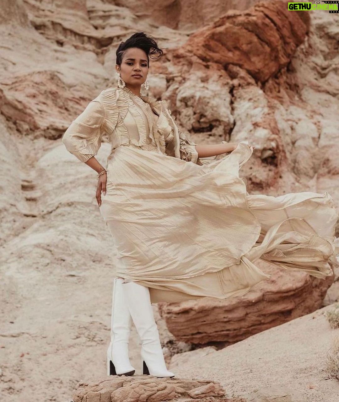 Kyla Pratt Instagram - 🍯 @my71mag Nov/Dec issue Photographer @sheriangles Makeup @tanyatellomua Hair @jtouch Stylist @style_by_cora Video @annaleamende / @originfilmproductions Dress @ottdubai / @masionpribeepr_la Boots @forever21 Earrings @eastandeighties