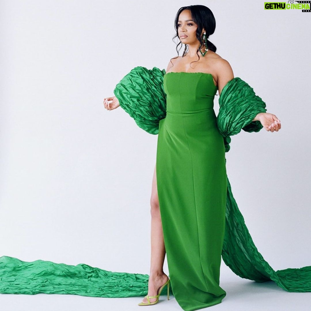 Kyla Pratt Instagram - Check out my interview with @tmrwmag 💚 “I have loved the arts my entire life……I don’t don’t limit myself to future possibilities. As long as i can make viewers feel something emotionally,i don’t care what genre it is.” Photographer @sarahrsalem Stylist @v.msmith Hair Stylist @lovetaije Make up Artist @basedkenken Ceo @joetmrw Editor @kittyrobson Creative Producer @oliviaalicew Author @ohmygodasia Brand Partnership Agency @thehazeagency_ Dress by @marmarhalim Shoes by @femme_la Earrings by @houseofemmanuele Rings by @sterlingforever