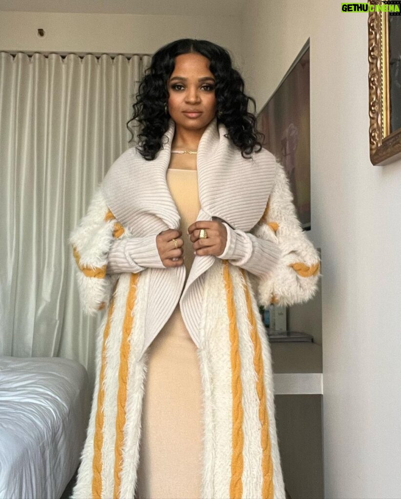 Kyla Pratt Instagram - Had fun running around Times Square ☺️ Coat & Dress @sarawongofficial Jewelry @sterlingforever Shoes @femme_la Styled by @v.msmith Make up @jessicasmalls Hair @lurissaingridhair Times Square, New York City