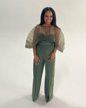 Kyla Pratt Instagram - Launch party for @blackhollywoodbookproject 💚

I had the pleasure of being apart of the reimagining of some of Hollywood TV & Films with US ☺️

Years in the making. Congratulations @carellaugustus_
