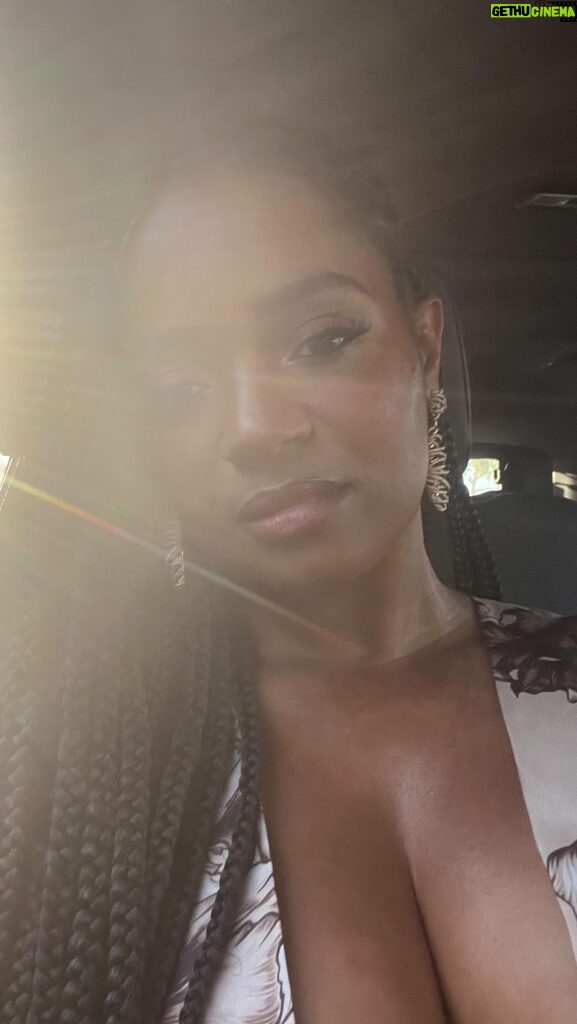 Kyla Pratt Instagram - Last Night, i got to get all dolled up and attend @hollyrodfdn #designcare25 event ❤️ Thank you @hollyrpeete for making sure i got to witness the amazingness that is your foundation. The work that they have been doing is inspiring. Please check them out and donate or find a way to participate so they can keep doing what they do for the next 25 years. Dress: @marialuciahohanofficial Jewelry : @levian_jewelry and @anabelachan Make up : @eliven.q Styled by @v.msmith Braids : @a1hair_