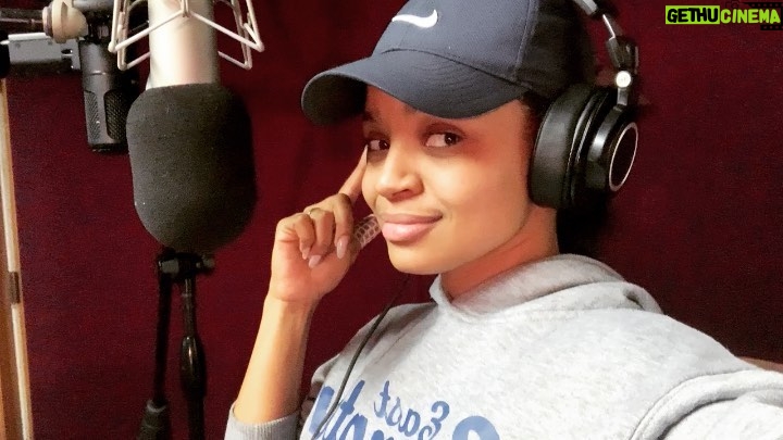 Kyla Pratt Instagram - In the booth making hot fiiiiiyaaaa 🤣 My fave thing about being in the booth is that i can just show up. No hair. No make up. Sweats. Hat. Ready to Focus with very little distractions. #Boomeranginthebooth #TheProudFamilyLouderandProuder @disneyplus New Episodes now streaming and more coming 🤪
