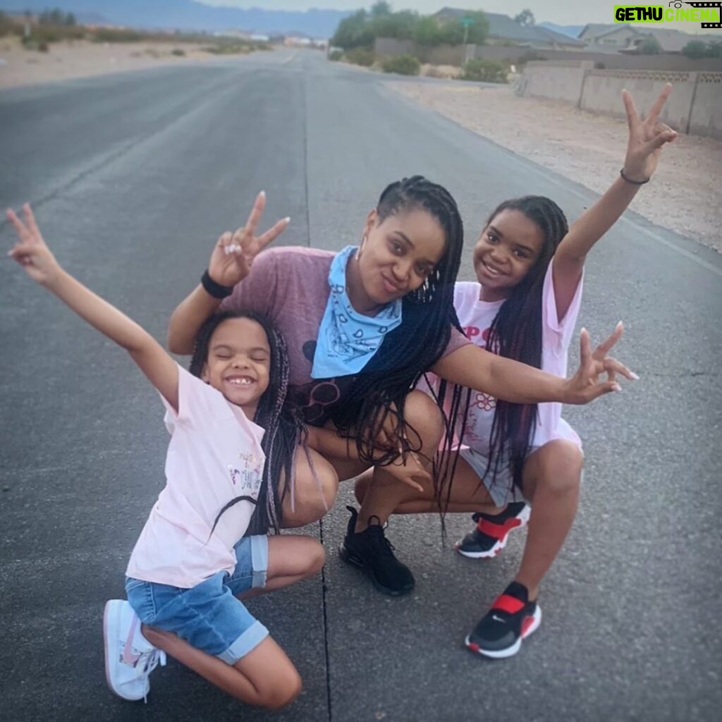 Kyla Pratt Instagram - ✌🏽 ON TO THE NEXT 🗓 LOVE from Me and Mine, to You and Yours! 🥳