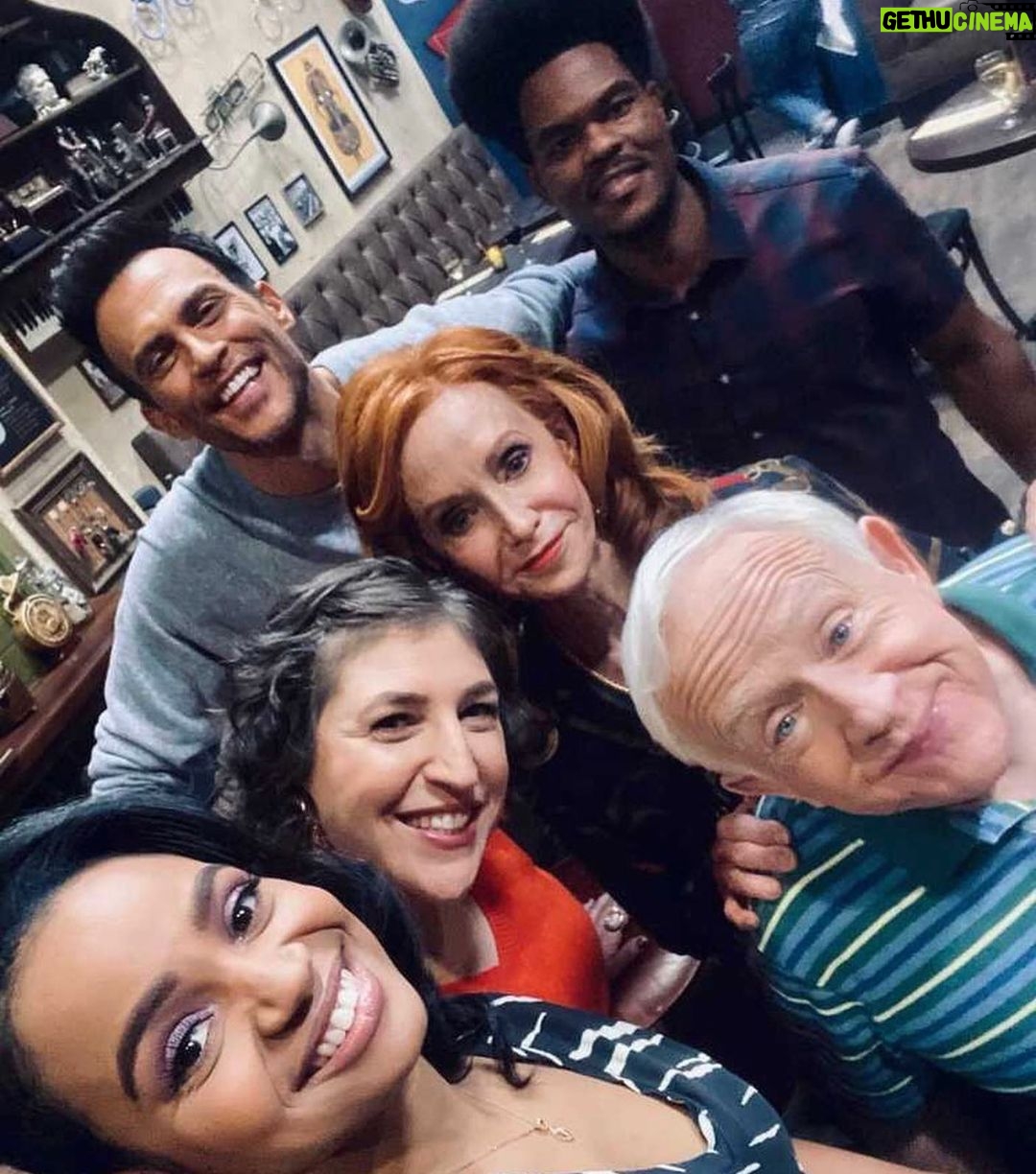 Kyla Pratt Instagram - #Repost and stealing the caption too!... i love my job because of these people. @missmayim @mrcheyennejackson @julian_gant @thelesliejordan #swooziekurtz #CallMeKat @foxtv #January3rd 🤪😻☺️