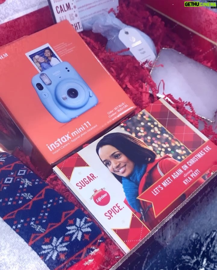 Kyla Pratt Instagram - #LetsMeetAgainOnChristmasEve Premieres TONIGHT on #ItsaWonderfulLifetime 8/7c! I am taking over their Instagram Live right now! So head over to @lifetimetv to catch up with me and get ready for tonight’s film!!! 🎄🥰🎄