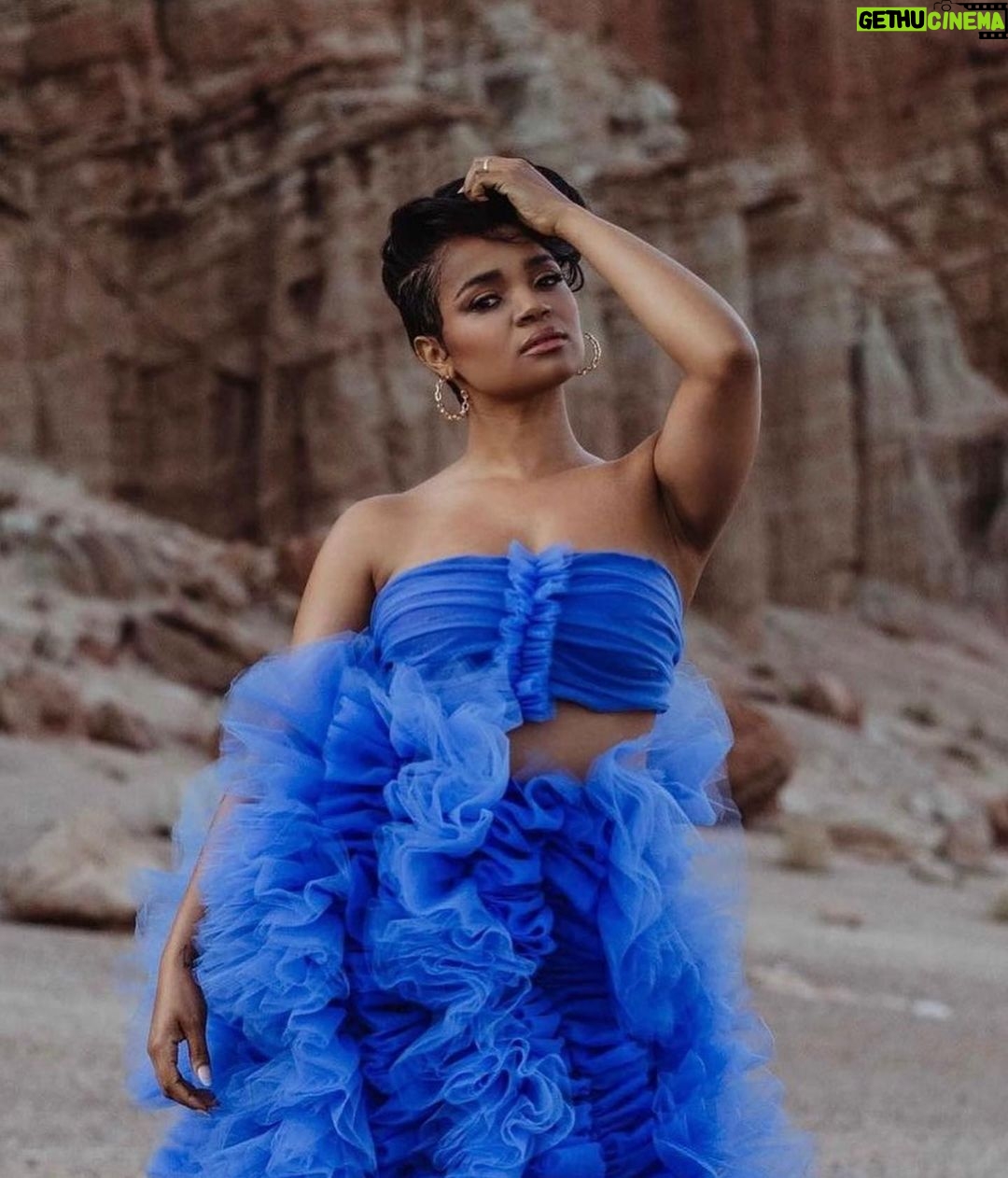 Kyla Pratt Instagram - 🦋 @my71mag Photographer @sheriangles Makeup @tanyatellomua Hair @jtouch Stylist @style_by_cora Video @annaleamende / @originfilmproductions Dress @aversano_designs Earrings @eastandeighties