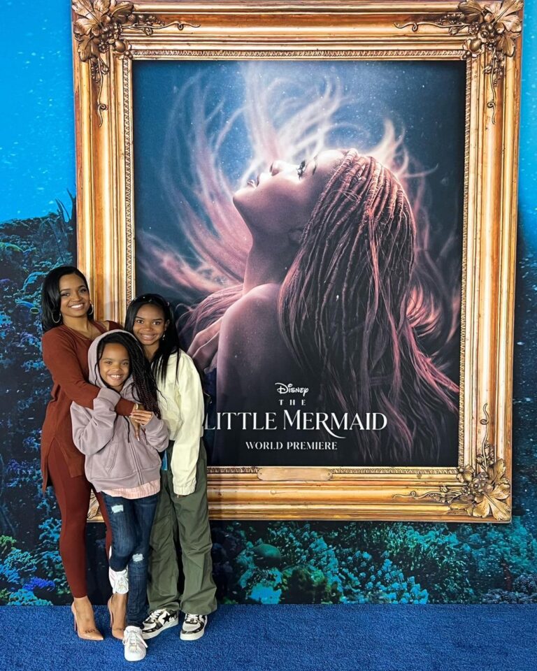 Kyla Pratt Instagram - #TheLittleMermaid World Premiere with my babies. The movie was everything we wished it would be. 🧜🏽‍♀️💙🌊🐠🦀🌅 #KirkpatrickCamp