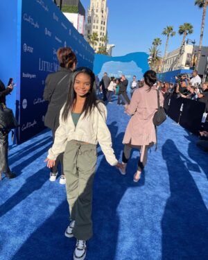 Kyla Pratt Instagram - #TheLittleMermaid World Premiere with my babies.

The movie was everything we wished it would be. 

🧜🏽‍♀️💙🌊🐠🦀🌅

#KirkpatrickCamp