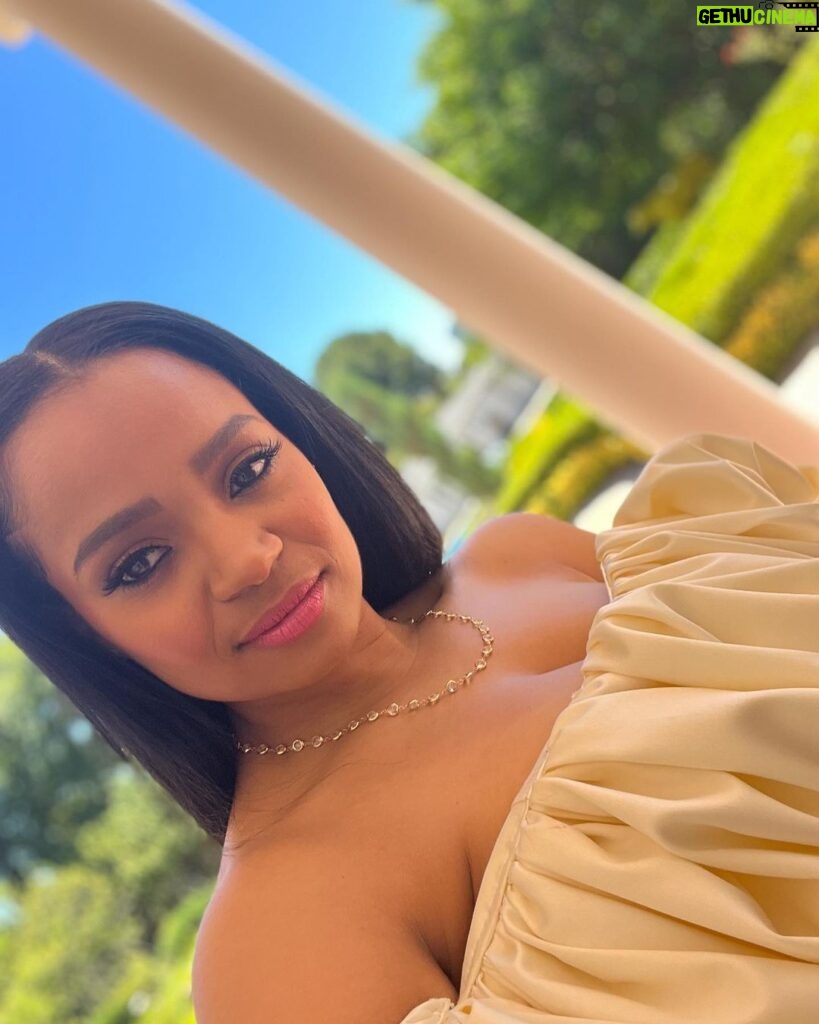 Kyla Pratt Instagram - Turning tables with Robin Roberts was an amazing experience. Sitting Down and having real conversations is one of my favorite things to do. #BeautifulPeople #TTWRR Make up @makeupbykweli Hair @a1hair_ Stylist @v.msmith Jewlery @havernillcollection Pant @loringnewyork Custom off the shoulder top by @dhaleterdesign
