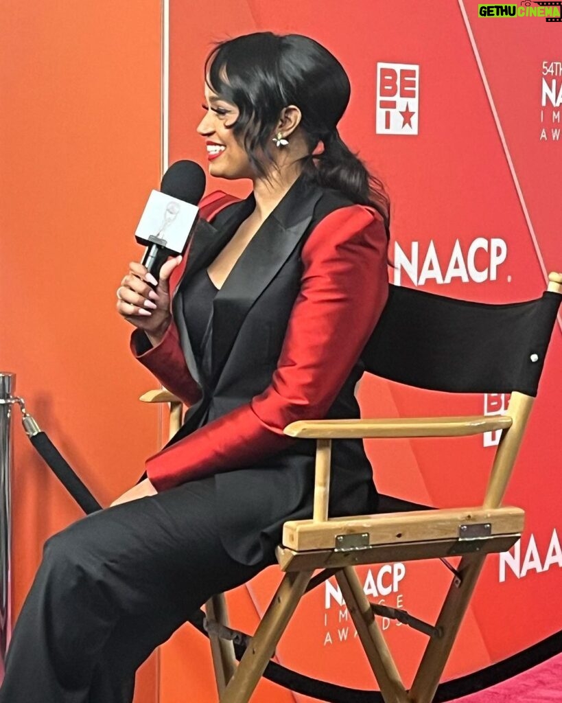 Kyla Pratt Instagram - One more time for this suit 🌹 And my date ☺ Ma 💋 @naacpimageawards nominee luncheon ❤🖤 Hair @a1hair_ Make up @makeupbykweli Styled by @v.msmith Suit @cristallini_official Jewelry @sterlingforever Www.naacpimageawards.net Go Vote Now 😜