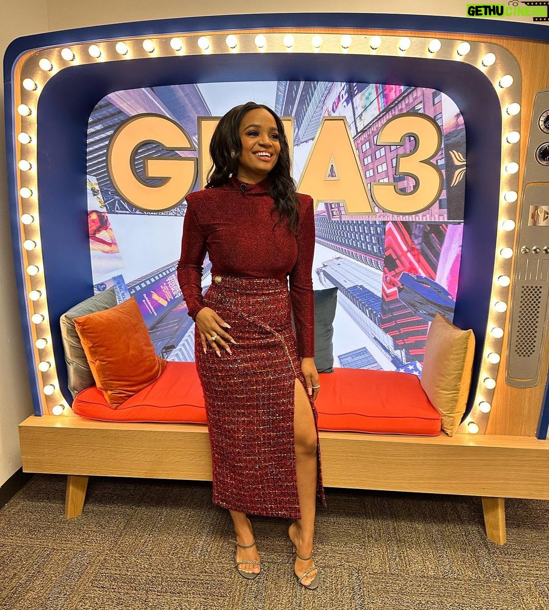 Kyla Pratt Instagram - NYC #GMA3 ❤️ Top, skirt @MITHRIDATE Shoes @CLARITe Rings @allurez_jewelers & @emmaisraelssonstockholm Styled by @v.msmith Hair @lurissaingridhair Make up @jessicasmalls Times Square, New York City
