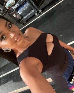 Kyla Pratt Instagram - Today on the @jenniferhudsonshow Get the full fit by any means necessary 📸😜🤣 Make Up @ellyway Hair @richardnormangrant Stying @v.msmith Skirt @s.u.k.e.i.n.a Earrings @BlossomBoxJewelry Diamond Ring @StudioCult. Shoes @JessicaRichcollection Other rings @sterlingforever