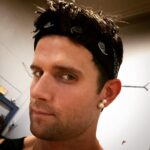 Kyle Dean Massey Instagram - Pirate with the Pearl Earring @barringtonstage #PiratesofPenzance Barrington Stage Company