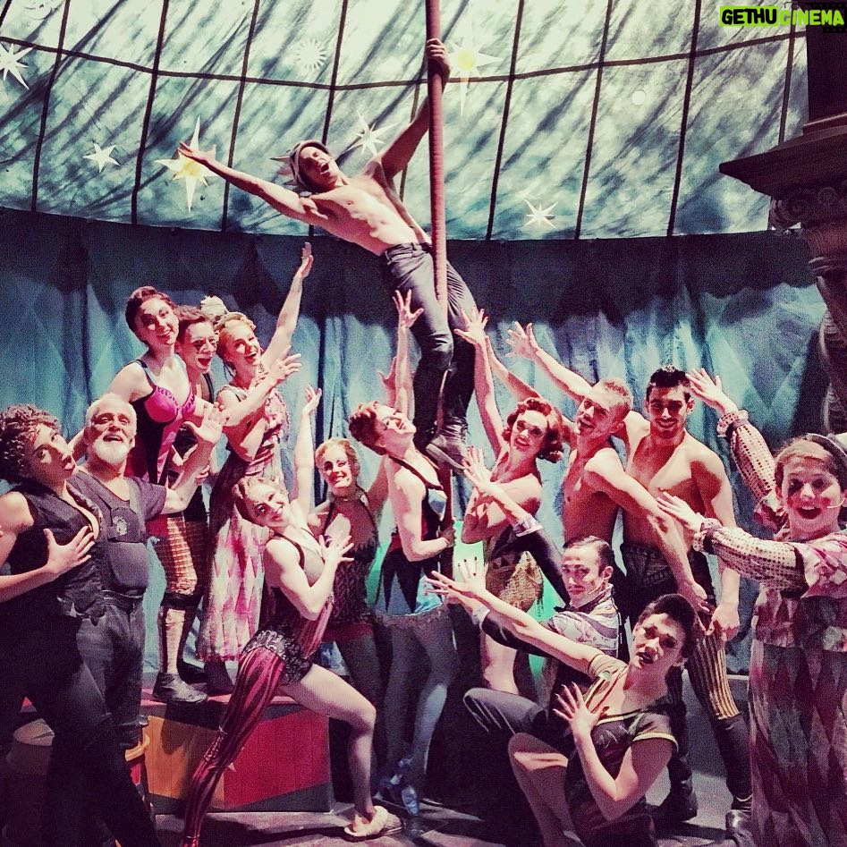 Kyle Dean Massey Instagram - @pippinmusical #SIP Koninklijk Theater Carré