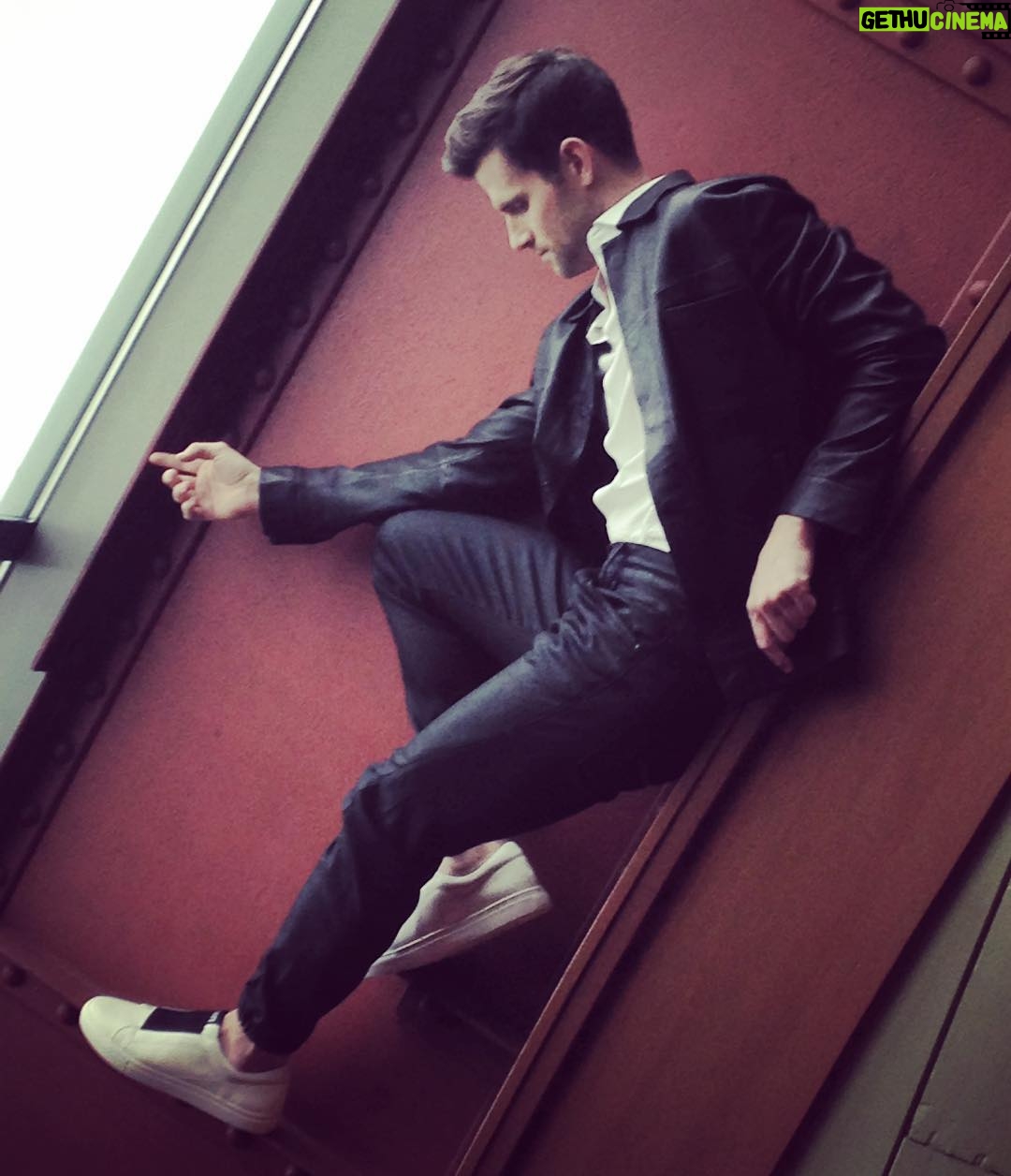 Kyle Dean Massey Instagram - Preview of photo shoot today in Amsterdam at @theatercarre for @pippinmusical - if you're in Europe come see the show in March! Carré Theatre