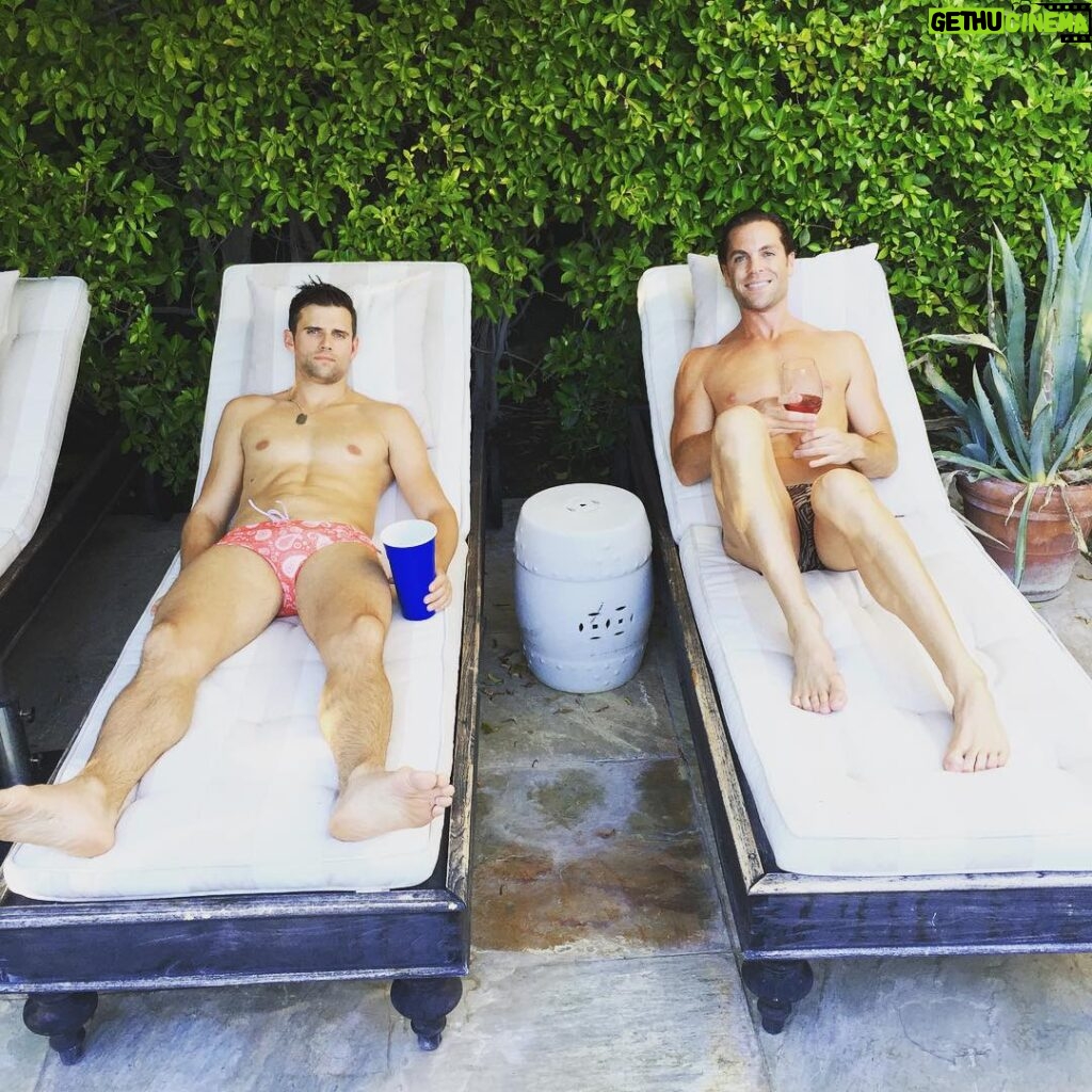 Kyle Dean Massey Instagram - Hey everyone this is how Kyle Dean preps for concerts/shows take note (Kyle didn't post this/everyone come to the show tonight!) Palm Springs, California