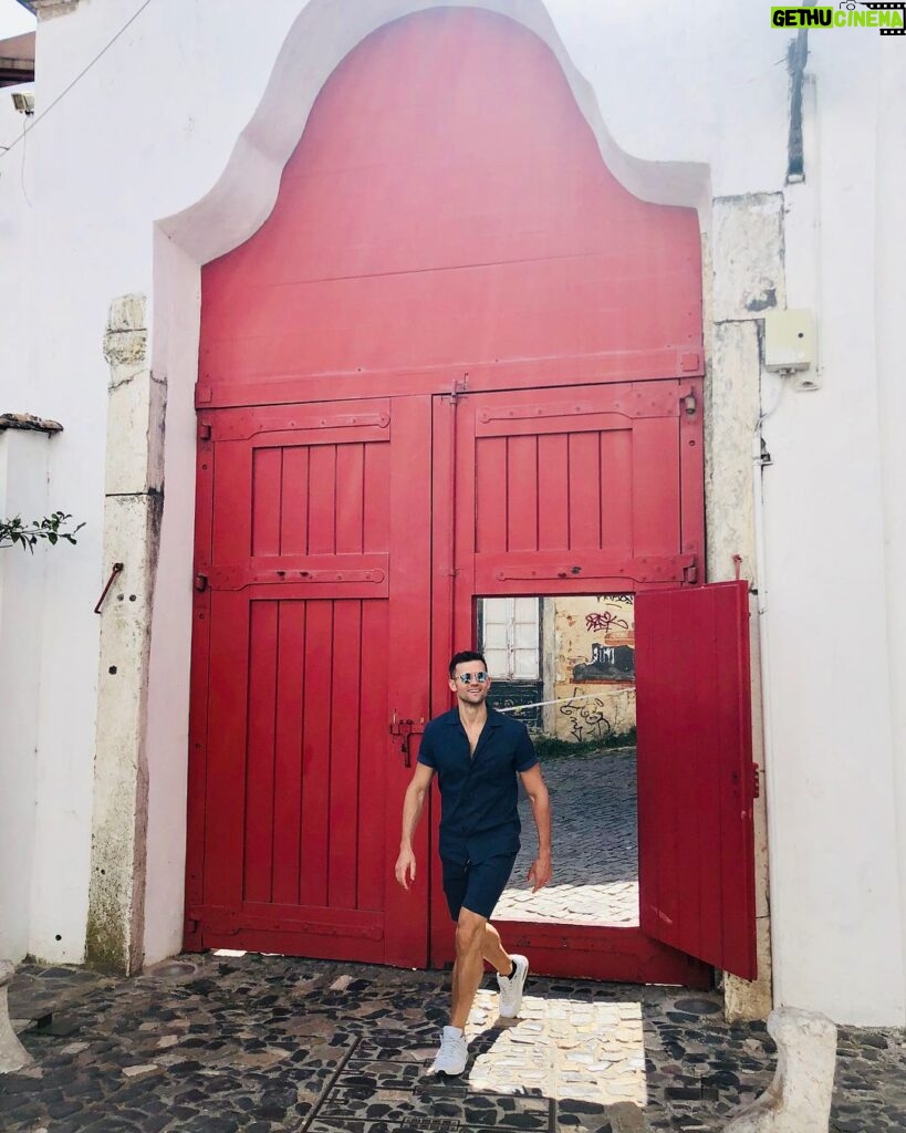 Kyle Dean Massey Instagram - Tchau Portugal. I liked you a lot.