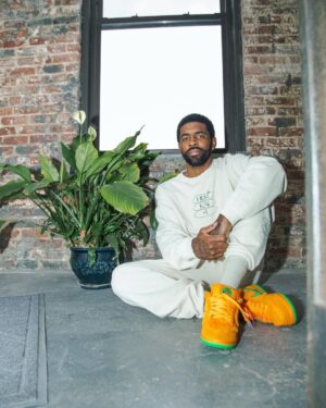 Kyrie Irving Instagram - Universal Pursuit… @herkaiandi 
Live now 

herkaiandi.com

🎞 @edotxx