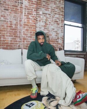 Kyrie Irving Instagram - Universal Pursuit… @herkaiandi 
Live now 

herkaiandi.com

🎞 @edotxx