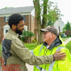 Kyrie Irving Instagram - Stroll with me Light Family! Home is where the heart lives and stays! 🔺👋🏾👁 @carol.deee 🎬