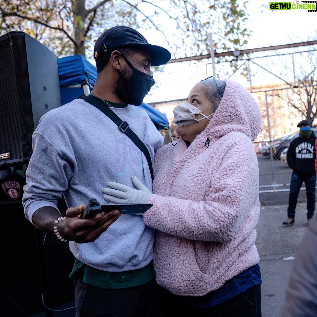 Kyrie Irving Instagram - @kaifamilyfoundation Thank you for the service, one small gesture at a time. ✨✨