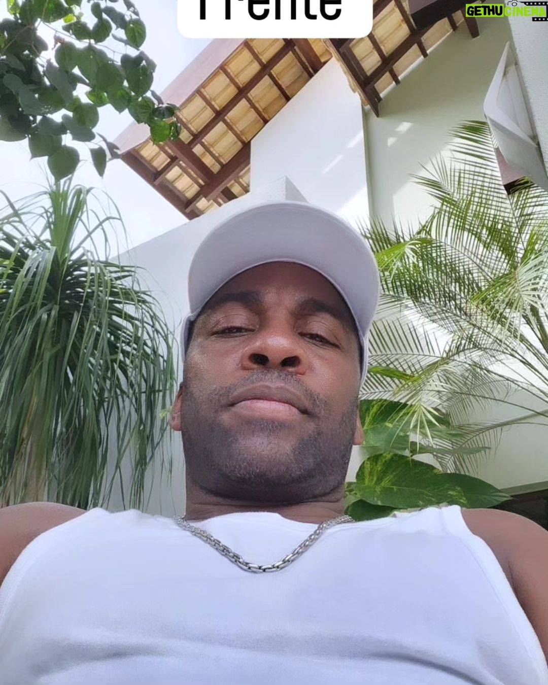 Lázaro Ramos Instagram - Photodump da semana com curiosidade em cada uma. Quero ver vc achar. Rsrsrsrs
