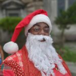 Lázaro Ramos Instagram - Escolha seu papai noel e curta o dia. 😜 Tem 4 opções. Feliz Natal! 🎄🎉