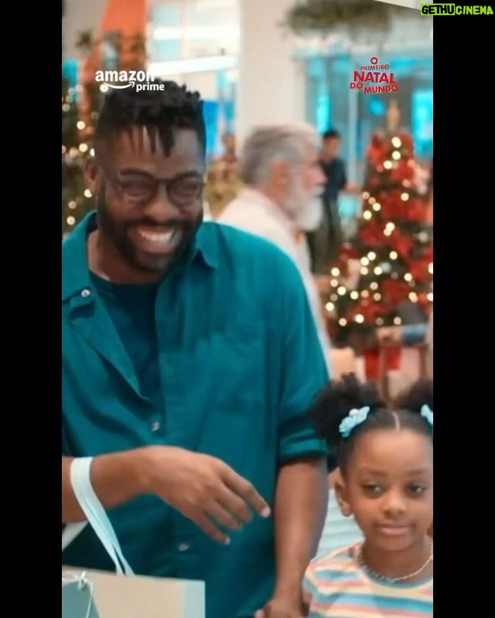 Lázaro Ramos Instagram - Esse primeiro vídeo foi cortado do filme, mas ele reflete muito o que pode ser o natal de alguém. Aos tropeços numa poça de cimento rsrsrsrs E você, qual o seu mood de natal? 1 -Aos tropeços; 2 - Tentando animar as crianças; 3 - Lutando para manter as tradições; Ou 4 - ansioso pela ceia? Só toma cuidado pro seu papai noel não ser o primeiro a te atrapalhar rsrsrsrs 😜 Aproveite e confira o filme completo, #OPrimeiroNataldoMundo, no @PrimeVideobr com: @ingridguimaraes, @fabianakarlareal, @igorjansen, @yasminlonduik, @theomatosoficial, @valengasparoficial, @wilson_rabelo_ , @cezarmaracuja e @rafaelinfante. ❤️