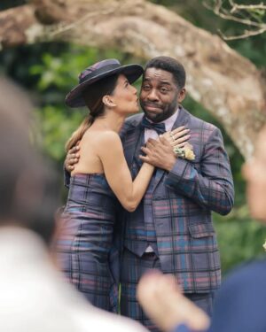 Lázaro Ramos Instagram - A Família Fofoca cresceu!! 🥳🥳🥳

Taís casou com Pedro em #ElasporElas e compartilho com vocês os bastidores dessa cerimônia linda, com direito a estreia do look da Lara combinando com Mário e até  @mateusolanooficial cantando.

E aí, será que ainda vamos ter mais casórios na família Cury até o final da novela? 👀