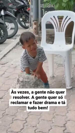 Lázaro Ramos Instagram - Gente, tem dia que só queremos reclamar e fazer drama, e eu venho aqui dizer que: TÁ TUDO BEM! rsrsrs

Precisamos normalizar o reclamar gratuitamente, quem tá comigo nessa? 🙋🏿‍♂️