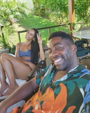 Lázaro Ramos Instagram - Biscoitando no verão - Parte3.

Eu e meu mozinho cheios de cores, sorrisos e beleza.😜
