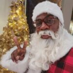 Lázaro Ramos Instagram - Escolha seu papai noel e curta o dia. 😜 Tem 4 opções. Feliz Natal! 🎄🎉