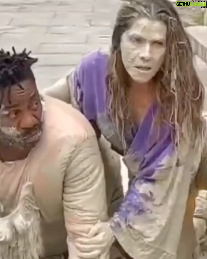 Lázaro Ramos Instagram - Esse primeiro vídeo foi cortado do filme, mas ele reflete muito o que pode ser o natal de alguém. Aos tropeços numa poça de cimento rsrsrsrs E você, qual o seu mood de natal? 1 -Aos tropeços; 2 - Tentando animar as crianças; 3 - Lutando para manter as tradições; Ou 4 - ansioso pela ceia? Só toma cuidado pro seu papai noel não ser o primeiro a te atrapalhar rsrsrsrs 😜 Aproveite e confira o filme completo, #OPrimeiroNataldoMundo, no @PrimeVideobr com: @ingridguimaraes, @fabianakarlareal, @igorjansen, @yasminlonduik, @theomatosoficial, @valengasparoficial, @wilson_rabelo_ , @cezarmaracuja e @rafaelinfante. ❤️