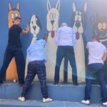 Lázaro Ramos Instagram - É "nós" e os dog. Bastidor bom pra cachorro. @mateusolanooficial @felipe__braganca @marcos_caruso @rayssabratillieri @thalitacarauta @luciano_mallmann @castorinando @kesiaoficial @dedesecco