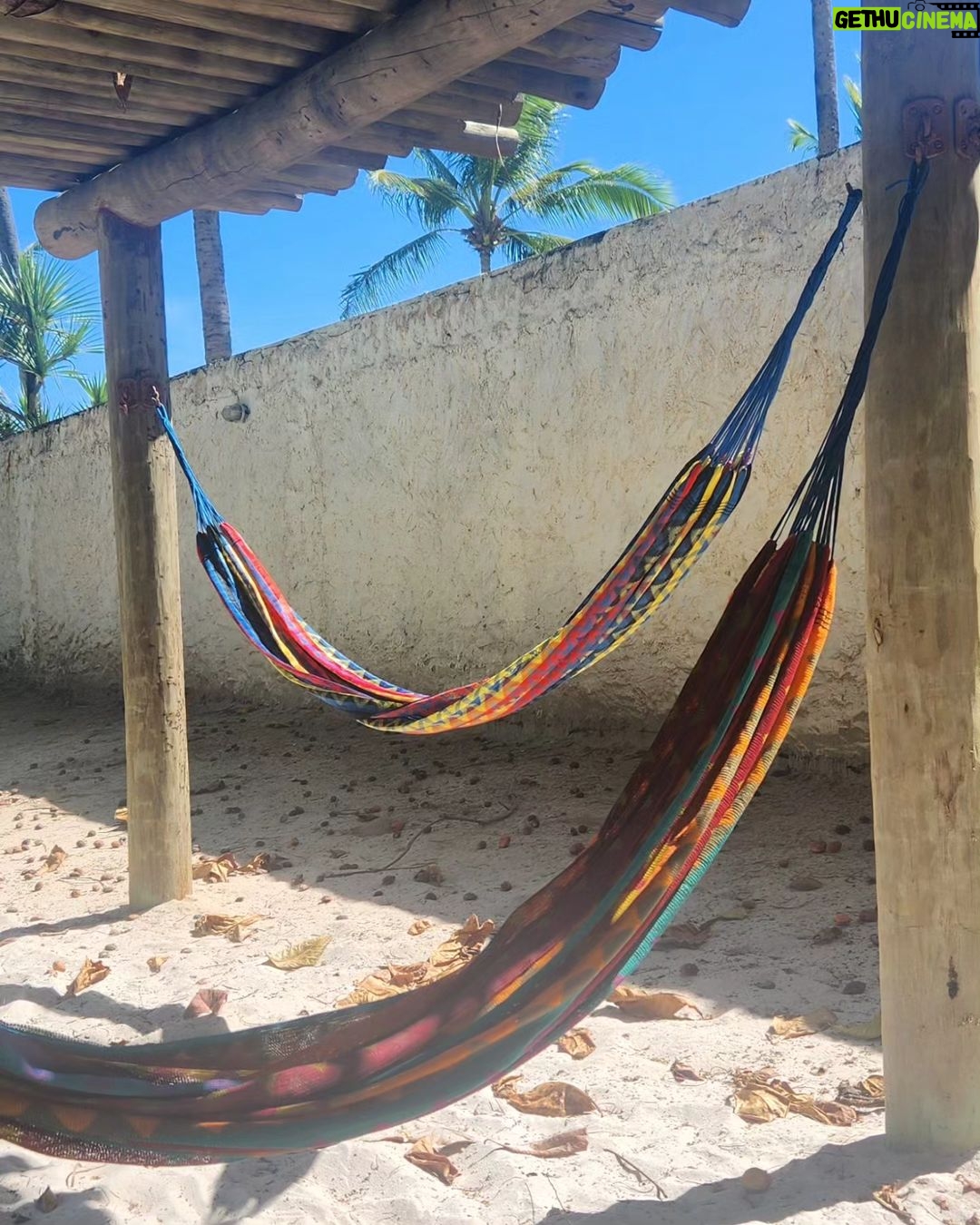 Lázaro Ramos Instagram - Pausa de 2 dias nas gravações fazer o que? Matar saudades e conseguir fazer o máximo possível na Bahia. Ontem deitei na rede só pra foto e depois corri pra empinar Arraia/pipa. Mas fiz bem mais, depois mostro pra vocês. É pausa ou maratona. Rsrsrs