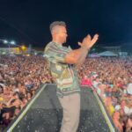 Léo Santana Instagram - 2023 que ano meu DEUS❤️🙏🏿😮‍💨 #camarepetida #leosantana Rio de contas/BA minha eterna gratidão. Noite mágica! #EstiloLS #amomeusfãs Brazil