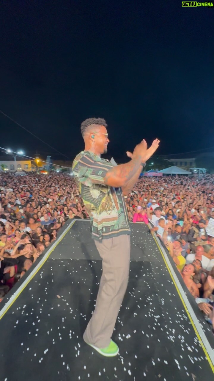 Léo Santana Instagram - 2023 que ano meu DEUS❤️🙏🏿😮💨 #camarepetida #leosantana Rio de contas/BA minha eterna gratidão. Noite mágica! #EstiloLS #amomeusfãs Brazil