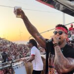 Léo Santana Instagram - Sabem que quando eu e a @brahmacerveja nos juntamos só sai coisa top, né? kakakaka 🍺😎 E dessa vez fizemos um #DesafioPosturadoECalmo cheio de cremosidade na festa do título do @ecvitoria. Quem ai esteve lá vendo essa resenha? Foi toooop! Aaaaaah Brahma, sabem que eu ❤️ vocês, né?! #Publi #BebaComModeração
