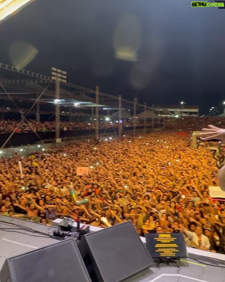 Léo Santana Instagram - ARRASTA PRO LADO E COMENTE SE MERECEMOS!! Deus Tremendo😮💨🙏🏿 FÃS, JUNTOS NÃO, ALÉM!❤️ 2 canções e 2 categorias.. GRATIDÃO🙏🏿 #deixadeusconduzir #sempre #leosantana Another One