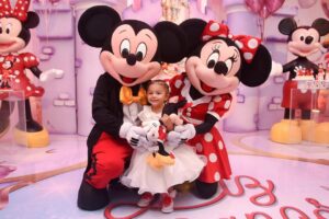 Léo Santana Instagram - Trouxemos a Disney até Lilica, estamos vivendo um sonho! Te amamos, filha!!! ❤️😍