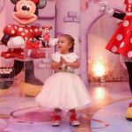 Léo Santana Instagram – Trouxemos a Disney até Lilica, estamos vivendo um sonho! Te amamos, filha!!! ❤️😍 Salvador, Bahia, Brazil