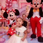 Léo Santana Instagram – Trouxemos a Disney até Lilica, estamos vivendo um sonho! Te amamos, filha!!! ❤️😍 Salvador, Bahia, Brazil