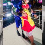 Léo Santana Instagram - Não tem como pensar em carnaval sem pensar em Léo Santana e em Salvador! Quem também é essencial nessa festa são os ambulantes que garantem a bebida gelada da galera. Neste ano, a Tailane Figueiredo, representando os ambulantes de todo Brasil, foi recebida e homenageada pelo Léo. Afinal, assim como ele, esses profissionais são responsáveis pela alegria e diversão de milhões de pessoas. #BebaComModeração #PorMaisRazõesParaBrindar