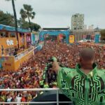 Léo Santana Instagram - Sobre ontem 11/02 family: #PipocaDoGigante direto do circuito Campo Grande 😍🙌🏿 vivemos mais momentos incríveis no #CarnavalGG, hein?! Quem cantou #PernaBamba aí?! 🎥: @r8mproducoes Carnaval de Salvador