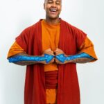 Léo Santana Instagram – SIM, O GG ATIVOU O MODO AVATAR! O @leosantana fantasiado de Aang da minha nova série live-action Avatar: O Último Mestre do Ar, que estreia dia 22 de fevereiro, é a melhor coisa que você vai ver hoje. 🌊🪨🔥💨