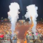 Léo Santana Instagram - Esse final me pegou😮‍💨☺️❤️🙏🏿😂 #camarepetida é sucesso nas plataformas de músicas e nos shows também🙏🏿 #Gratidão povo capixaba! #leosantana #amomeusfãs #anotherone #estilols P12 Guarapari