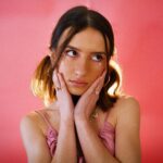 Lévanah Solomon Instagram – Que ceux qui passent la Saint-Valentin seuls lèvent la main ✋🏻

#girl #valentinesday #picoftheday #photooftheday #photography #pink #art #outfit #outfitoftheday #makeup