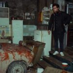 Lado Kvataniya Instagram - Насколько этот год был сложным вы и без меня знаете! Говорить об итогах как-то неловко, потому что кокетливые амбиции столкнулись с безжалостной реальностью, которая уровняла всех независимо от регалий. Фотография максимально отражает состояние, в котором я находился в уходящем году. Необъятное спасибо всем за поддержку! Впереди много премьер! Обнял! Russia